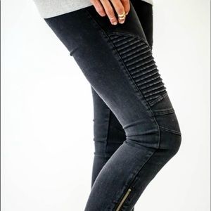 Black leggings small